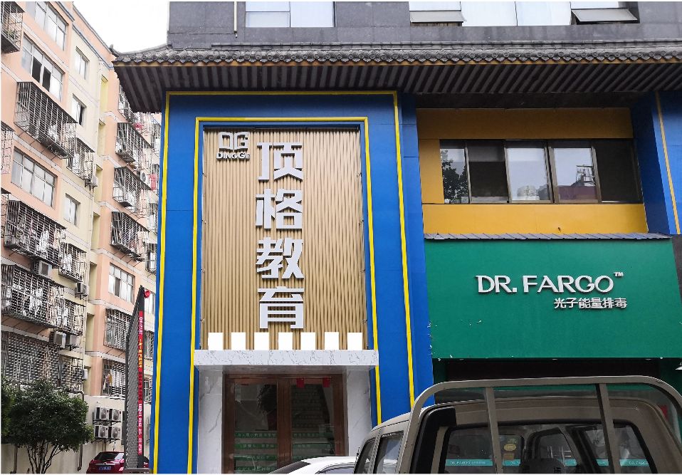 光泽门头设计要符合门店特色。