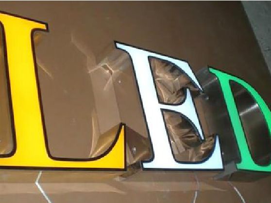 光泽介绍LED招牌的基础知识。