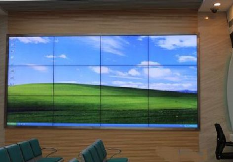 光泽液晶拼接屏的另类用法。